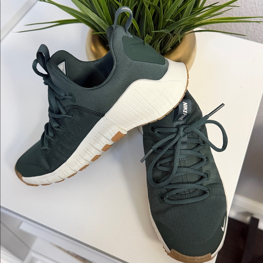 Women’s Nike Metcon Vintage Green/Gum Light